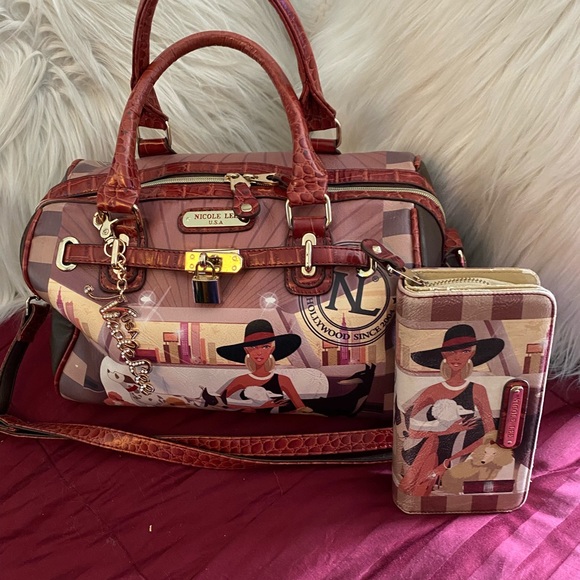 Nicole Lee - Picture 2 of 6